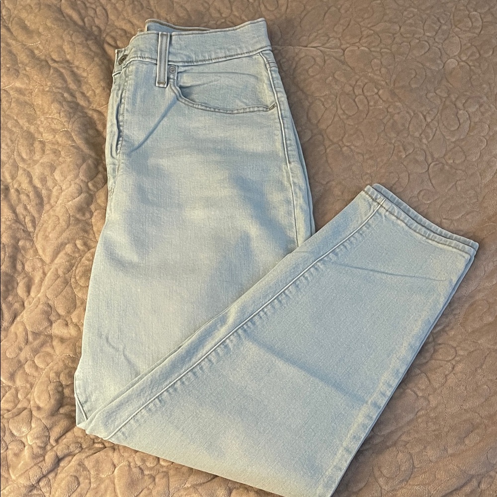 Levi's High Rise Light Wash Blue Jeans